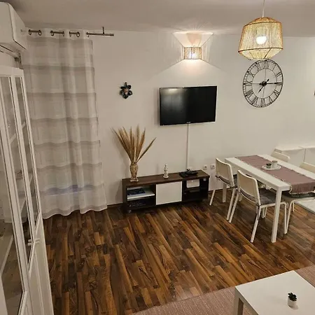 By The Sea - 12647 Apartman