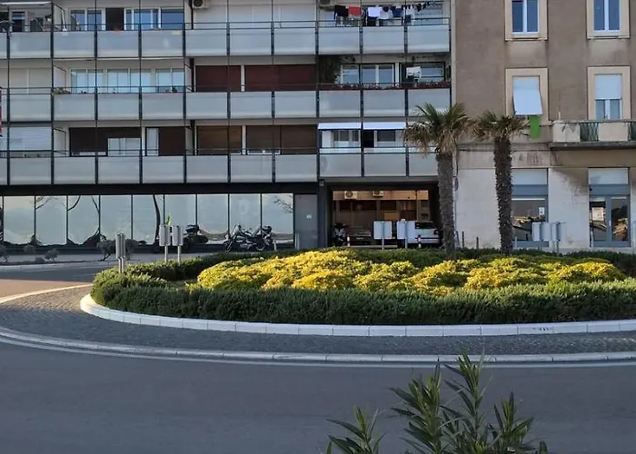 Apartment By The Sea - 12647